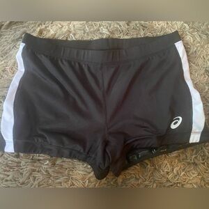 ASICS spandex/volleyball shorts size large with grips on legs
In new condition
